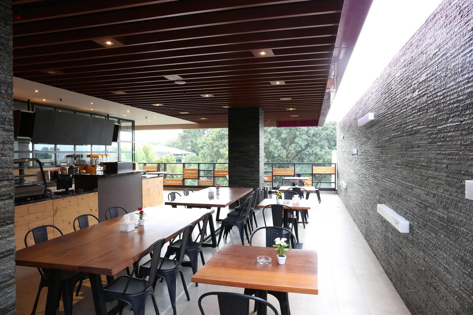 Grand Citihub Hotel @Kajoetangan Malang Exterior photo